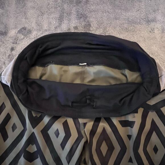 Lululemon Cropped Capri Yoga Pants Leggings Women’s Size 4 - Picture 4 of 6